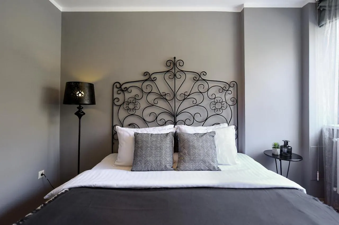 Captivating Old Town Apartment contacts